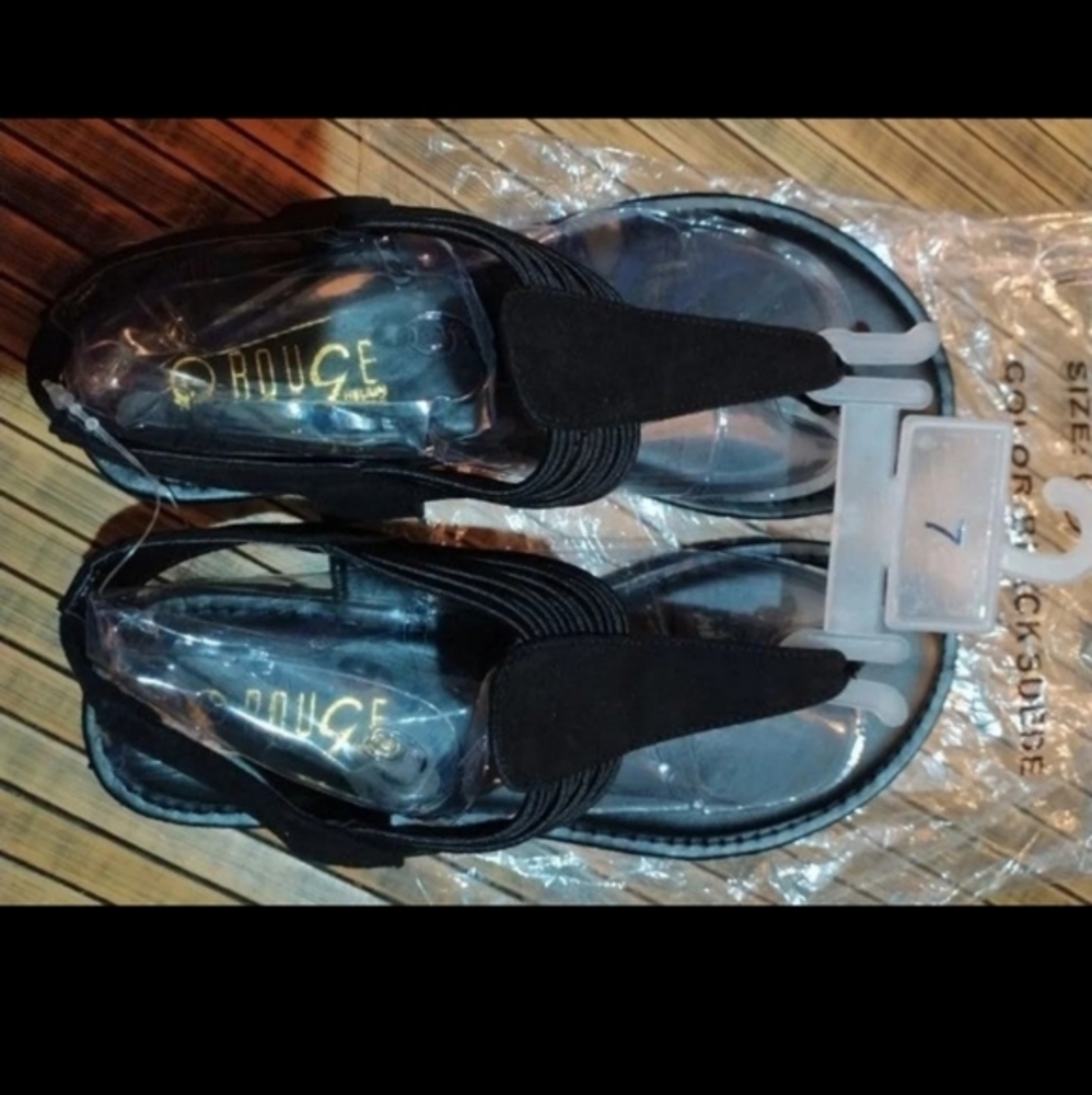 Rouge Helium Black sandals